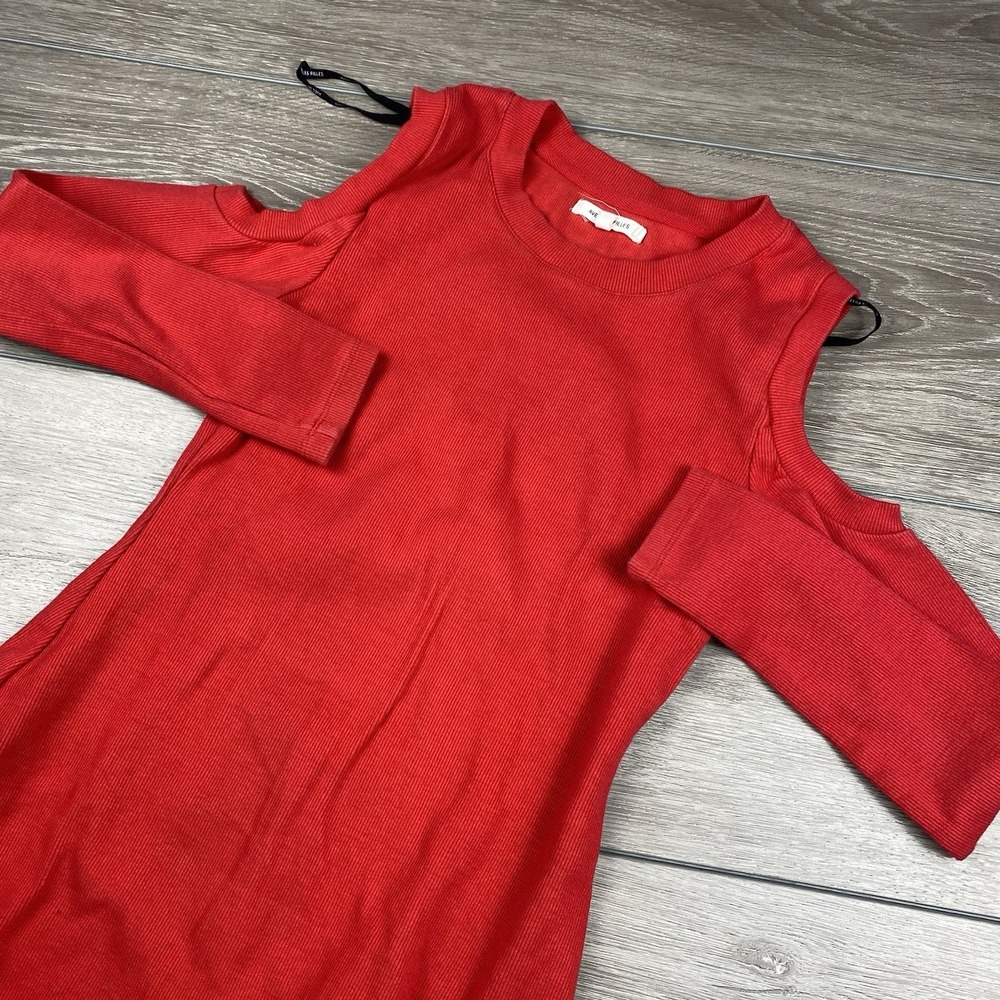 Avec Les Filles Women's Cold Shoulder Ruffled Ribbed T-Shirt Dress Red Small